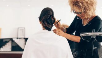 4 Crucial Steps in Becoming A Professional Cosmetologist