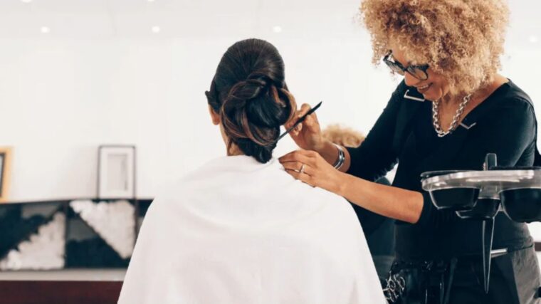 4 Crucial Steps in Becoming A Professional Cosmetologist